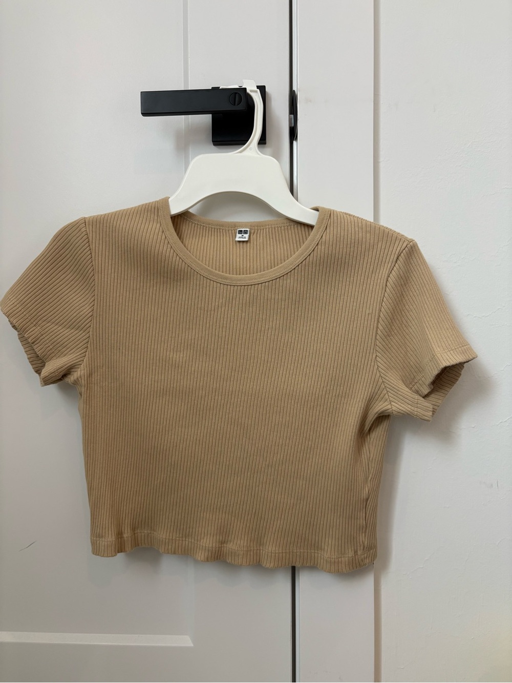 Uniqlo Beige Ribbed Cropped Tee